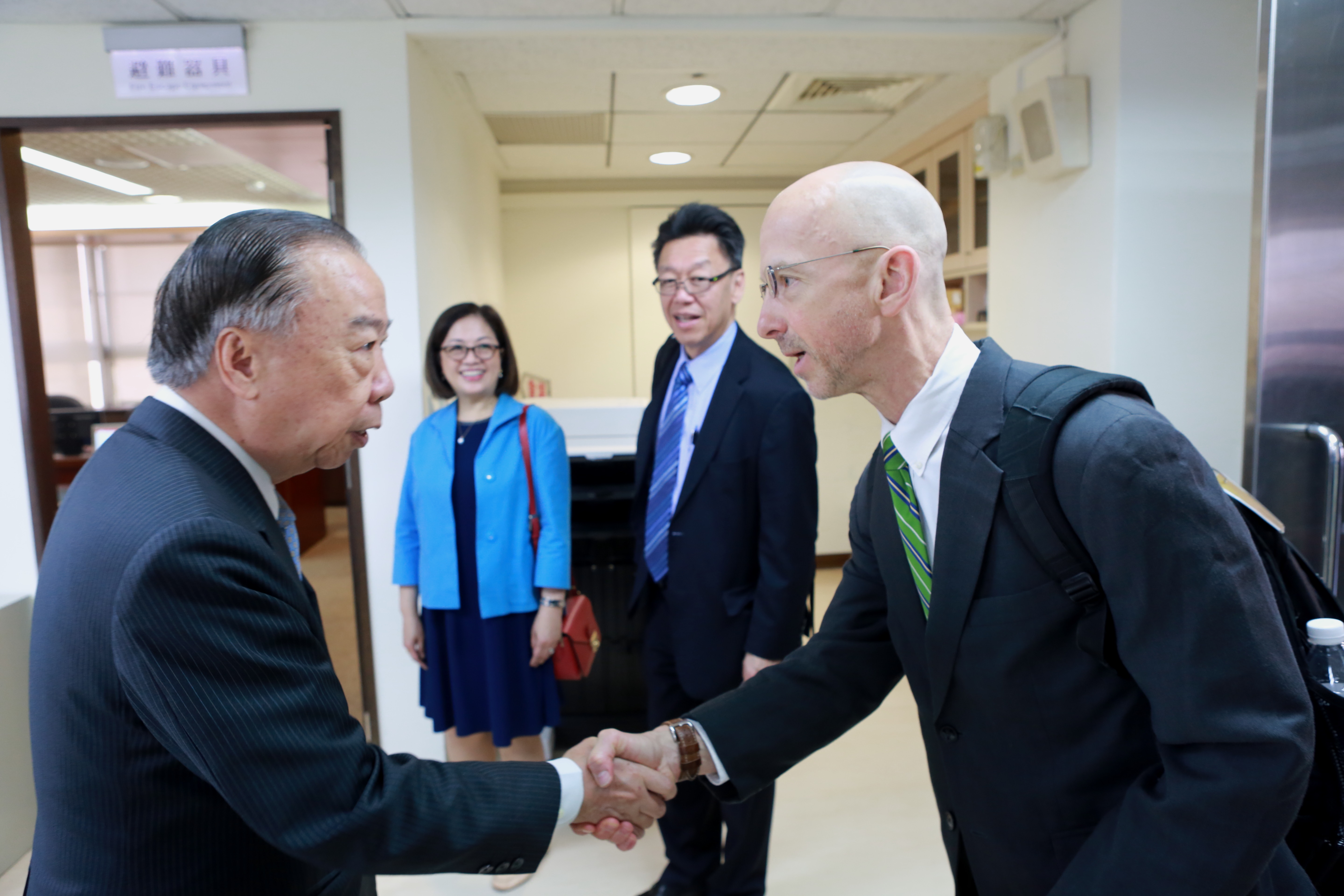 王檢察長添盛歡迎美國司法部國際電腦駭客及智慧財產法律顧問Evan Williams及美國地區法院法官Edward Chen法官等一行到訪