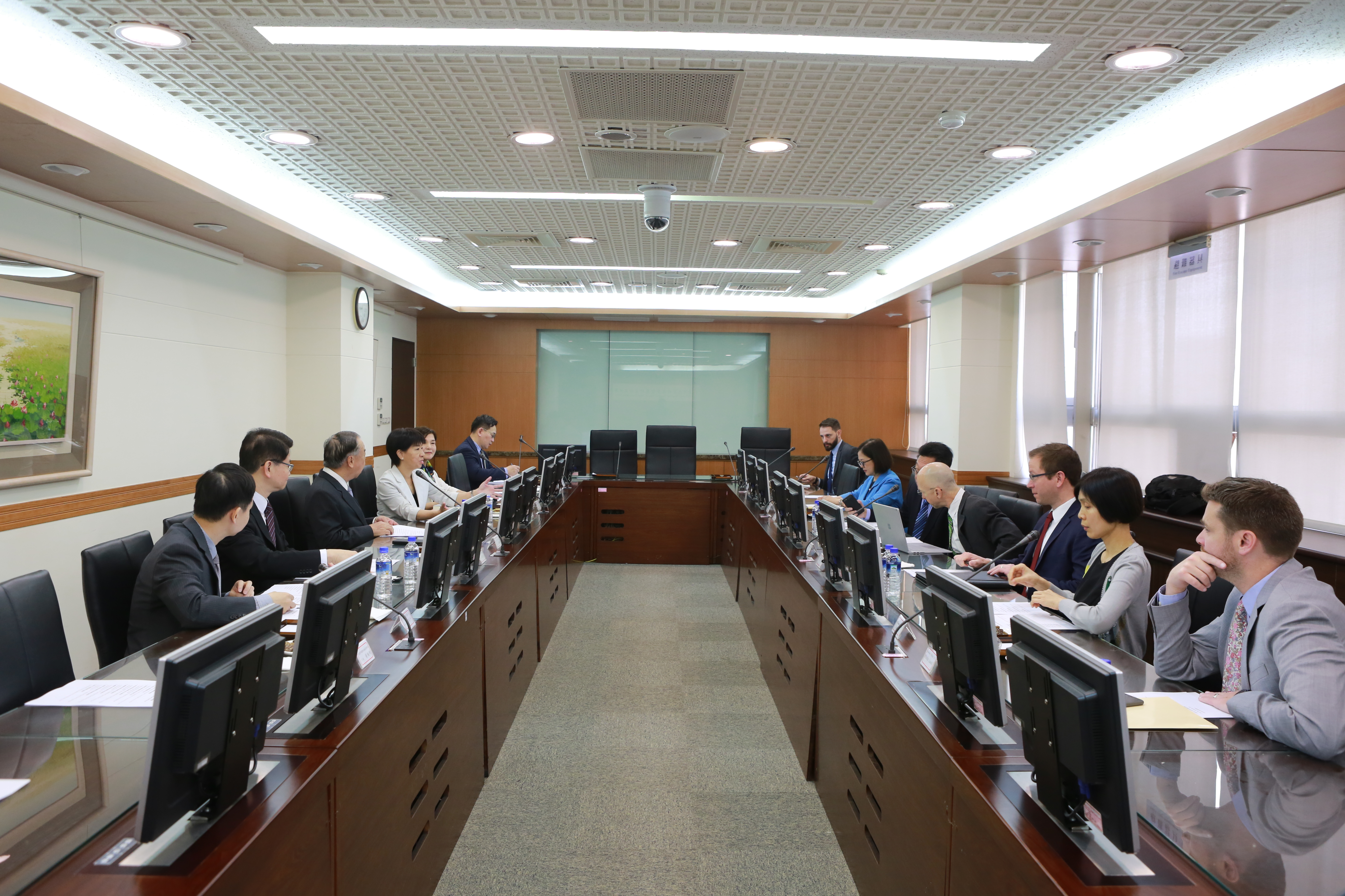 會議進行中，陳主任檢察官文琪致詞