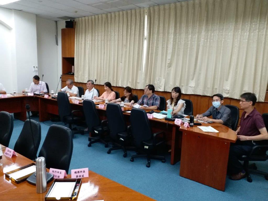 108年6月14日苗栗地檢署鄭檢察長在3樓簡報室中致詞並介紹該署與會人員
