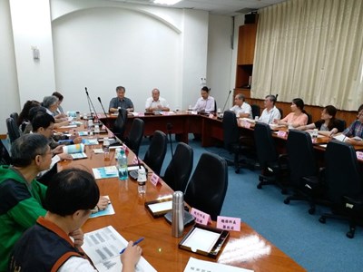 實地查檢檔案庫房後，在苗栗地檢署3樓簡報室進行檔管業務綜合座談會與意見交換