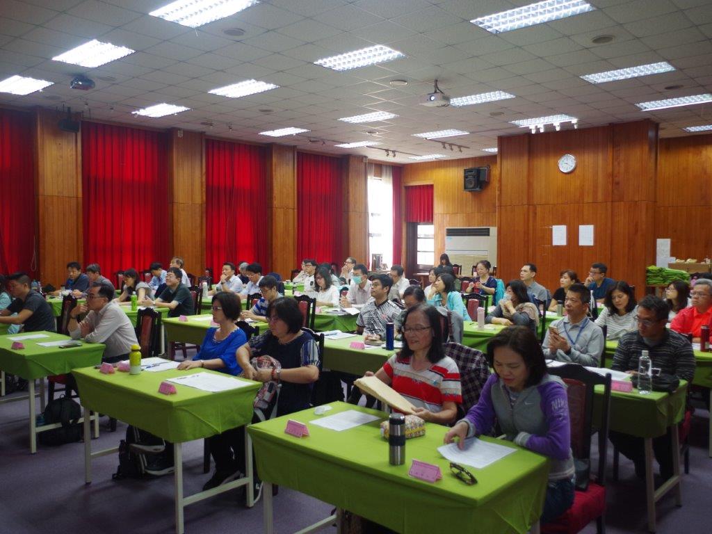 講座授課時，所有與會學員均專心聆聽