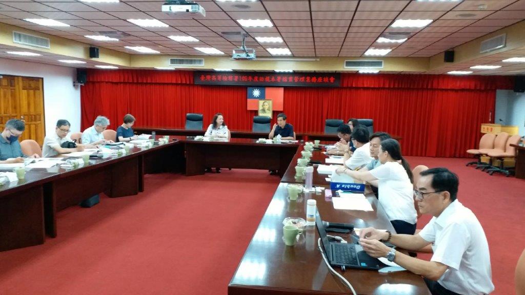 109年6月24日高雄高分檢署鄭主任檢察官文貴在4樓會議室中致詞，期許本署檔案訪查小組給予指教與嘉勉，希冀藉由訪查小組之協助，精進該署檔案管理工作並提升檔案管理效能。