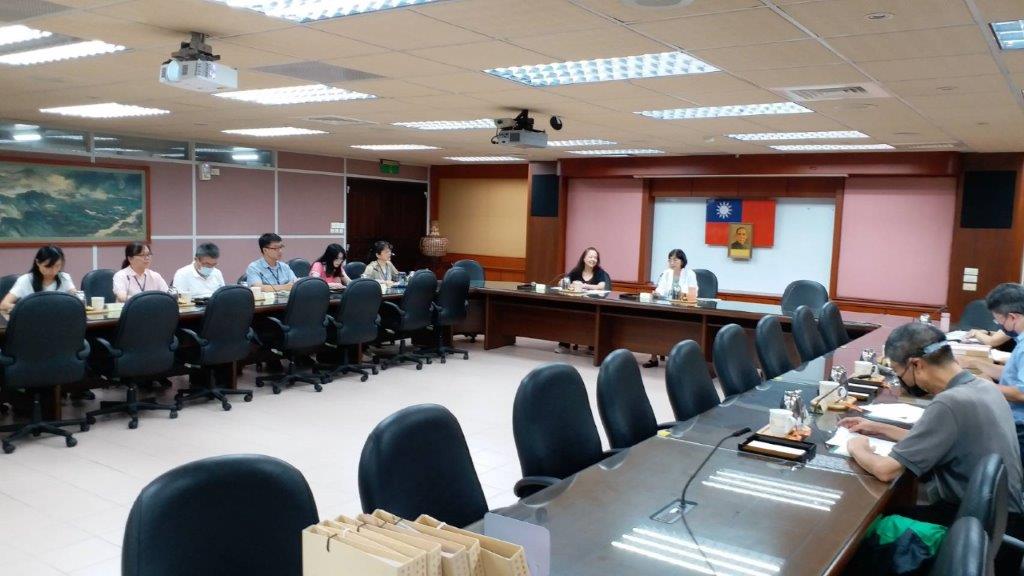 109年7月15日基隆地檢署柯檢察長麗鈴在7樓會議室中致詞，期許本署檔案訪查小組給予指導與鼓勵，希冀藉由訪查小組之輔導協助，精進該署檔案管理工作並提升檔案管理效能。