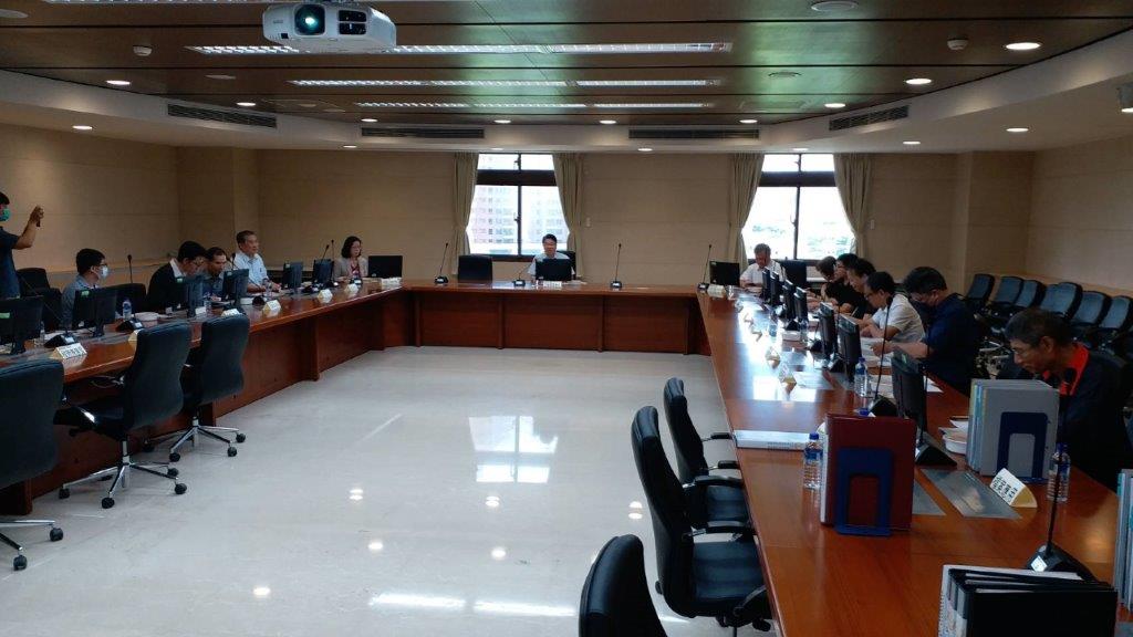 實地查檢檔案庫房後，在桃園地檢署6樓簡報室進行檔管業務綜合座談會與意見交換。