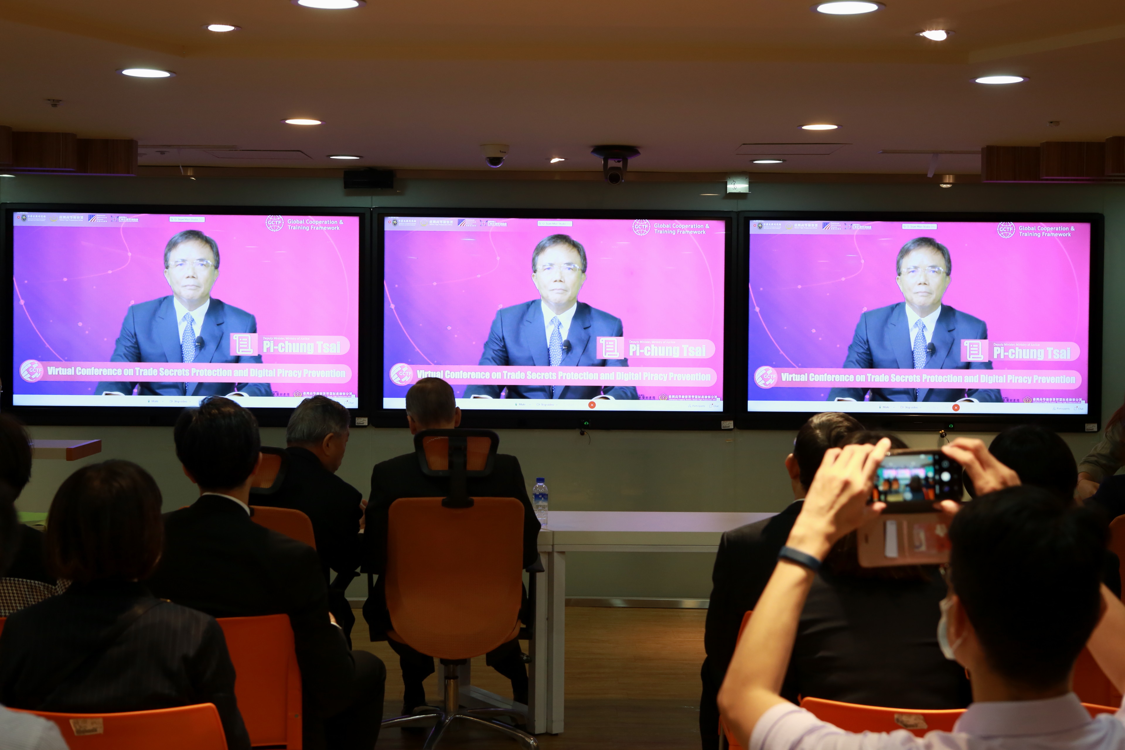 臺美日「全球合作暨訓練架構(GCTF)營業秘密保護及數位侵權防制視訊研討會」法務部蔡政務次長碧仲視訊畫面