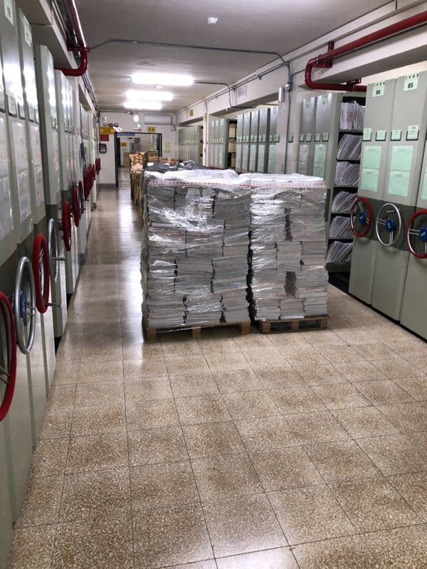 堆放整齊待銷毀檔案
