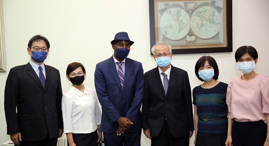 AIT經濟組組長與高檢署檢察長及智財分署檢察官合影