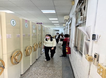 檔案訪查小組成員進入雲林地檢署檔案庫房進行機關檔案管理實地查檢