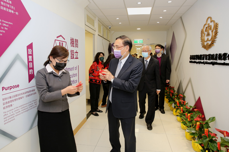 部長向智財高分檢署檢察官辭歲