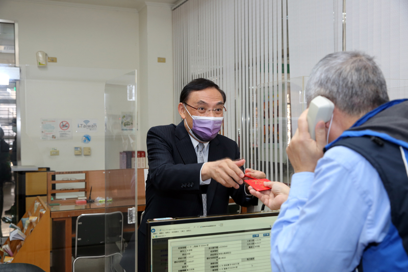 部長至為民服務中心辭歲