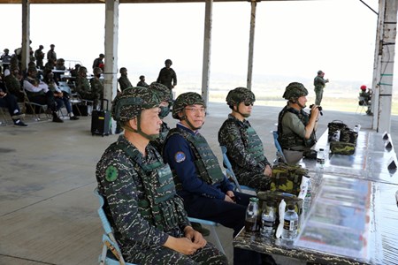 法務部長參訪軍事基地演訓