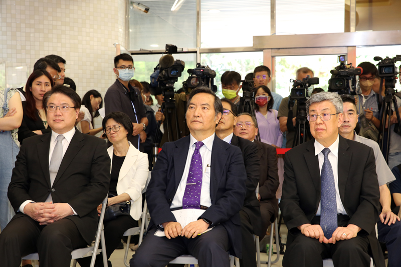 行政院長、內政部長及行政院發言人