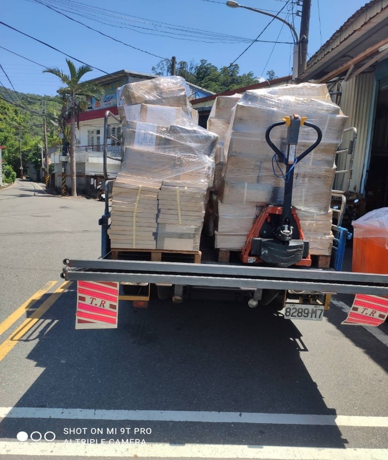 廠商將檔案載運至銷毀作業工廠-車後拍攝