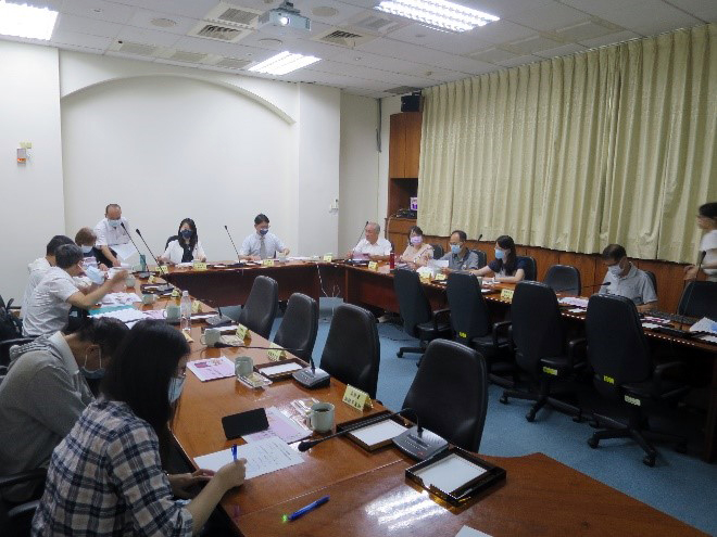 考評小組領隊陳檢察官玉萍在座談會中就PPT簡報及如何精進各項檔案管理工作提出意見與指導