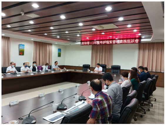 實地查檢檔案庫房後，在橋頭地檢署簡報室進行檔管業務綜合座談會與意見交換。