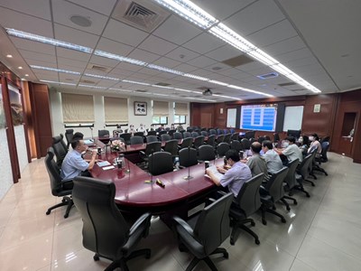 實地查檢檔案庫房後，在嘉義地檢署簡報室進行檔管業務綜合座談會與意見交換。