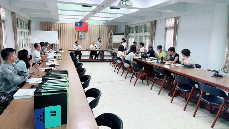 實地查檢檔案庫房後，在花蓮高分檢署簡報室進行檔管業務綜合座談會與意見交換。