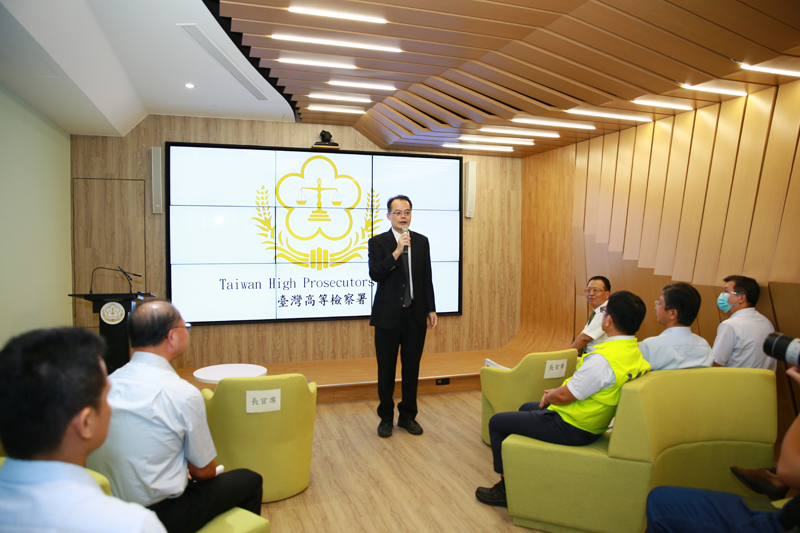 曾檢察官和與會記者交流