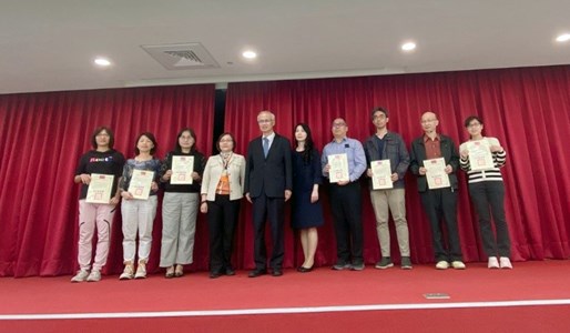 本署張檢察長斗輝頒發研習證書予與會學員