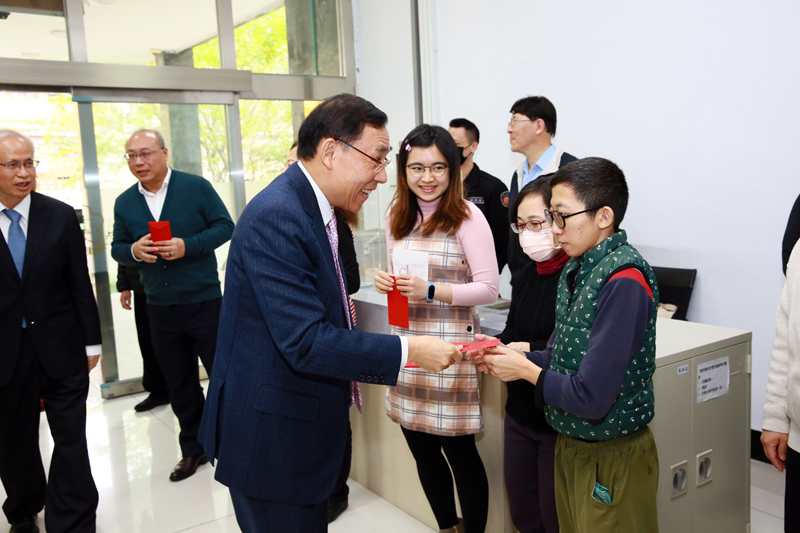 部長向紀錄科同仁辭歲