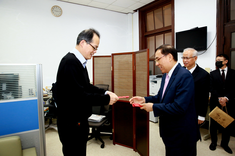 部長與檢察官致意