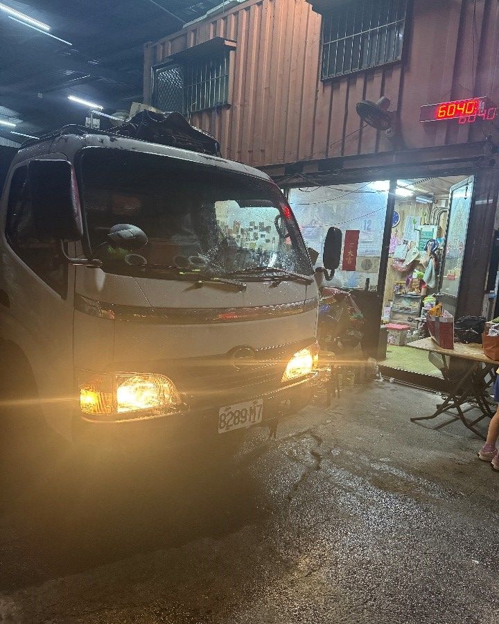 廠商將預銷毀之檔案過磅秤重(已扣除貨車重量)1