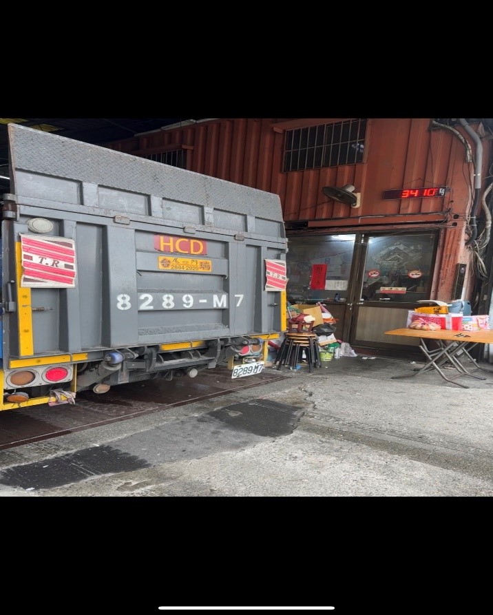 廠商將預銷毀之檔案過磅秤重(已扣除貨車重量)2