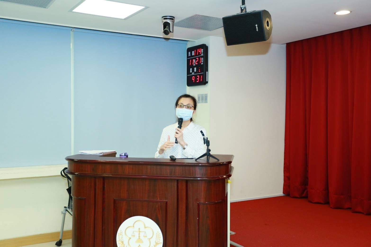 曾士官長巧吟講師就立案編目之做法對學員做精闢解析傳授經驗