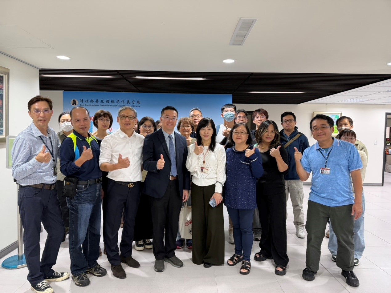 實地導覽檔案應用專區並合照