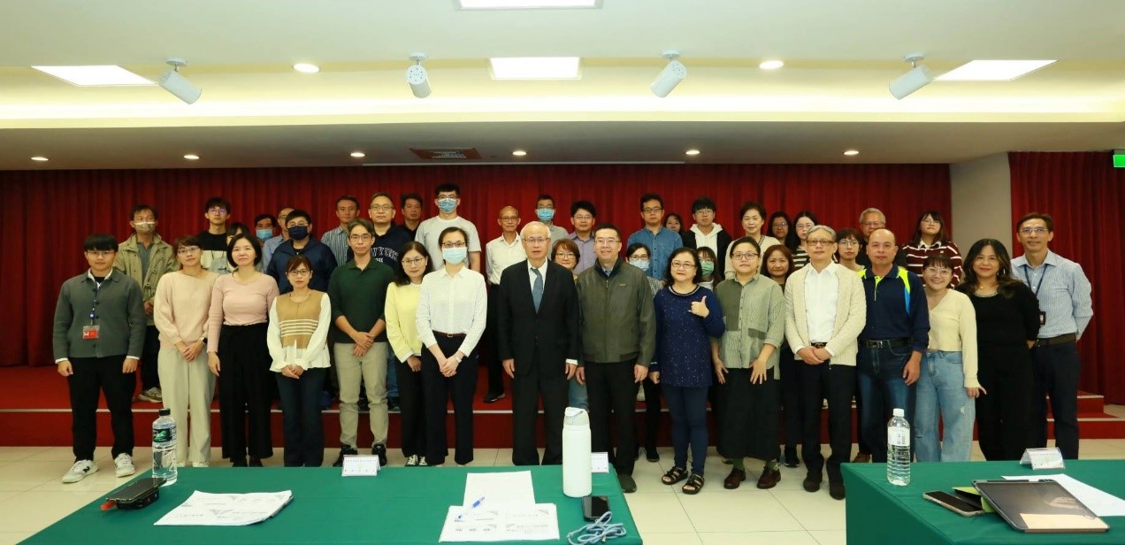 本署檢察長、書記官長及講師與全體學員誌詞後大合照