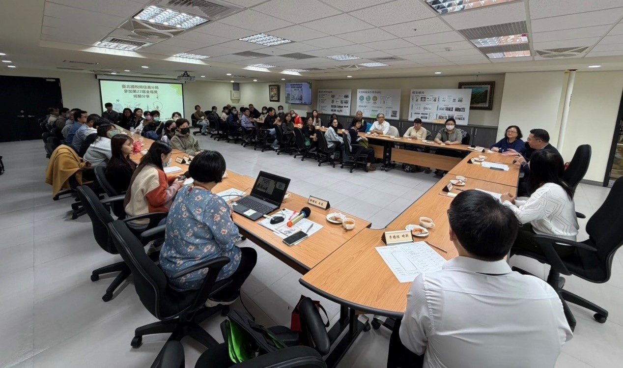 學員認真聽取標竿學習機關榮獲金檔獎之績效簡報