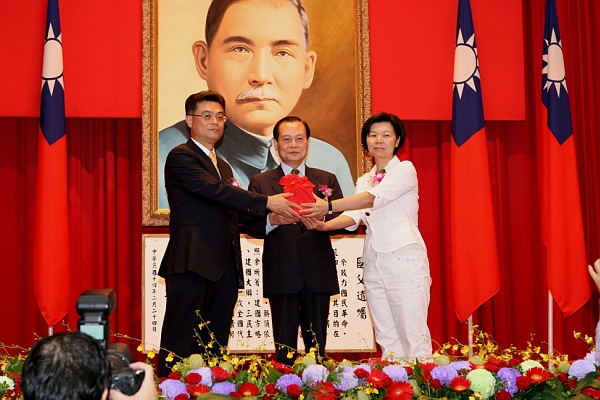 照片1：部長監交